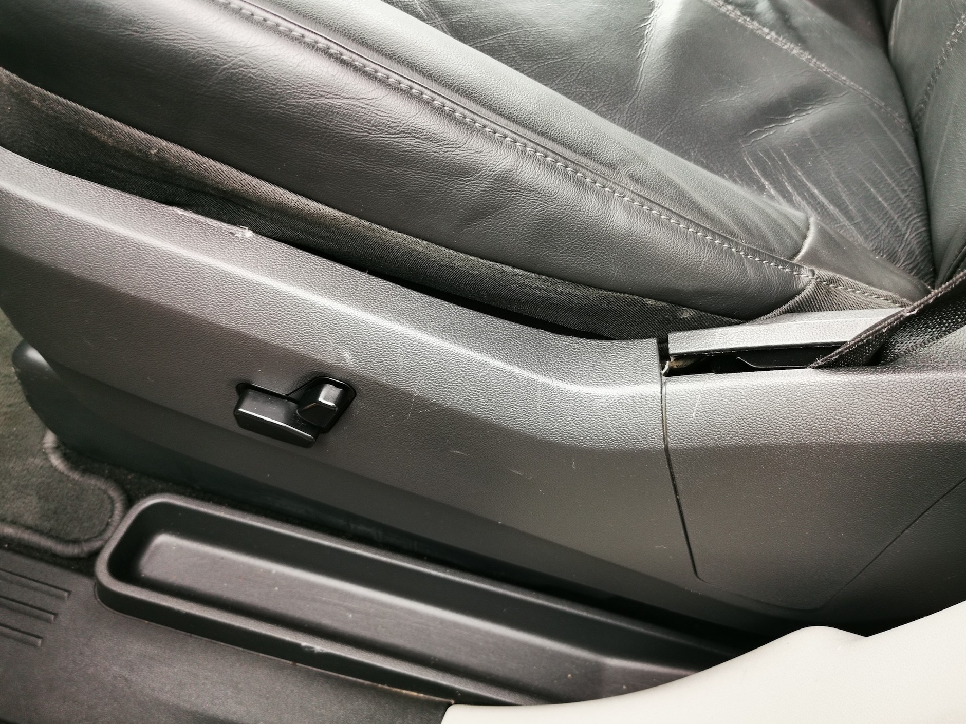 Chrysler numer jeden. Nieźle zachowana skóra na fotelach.