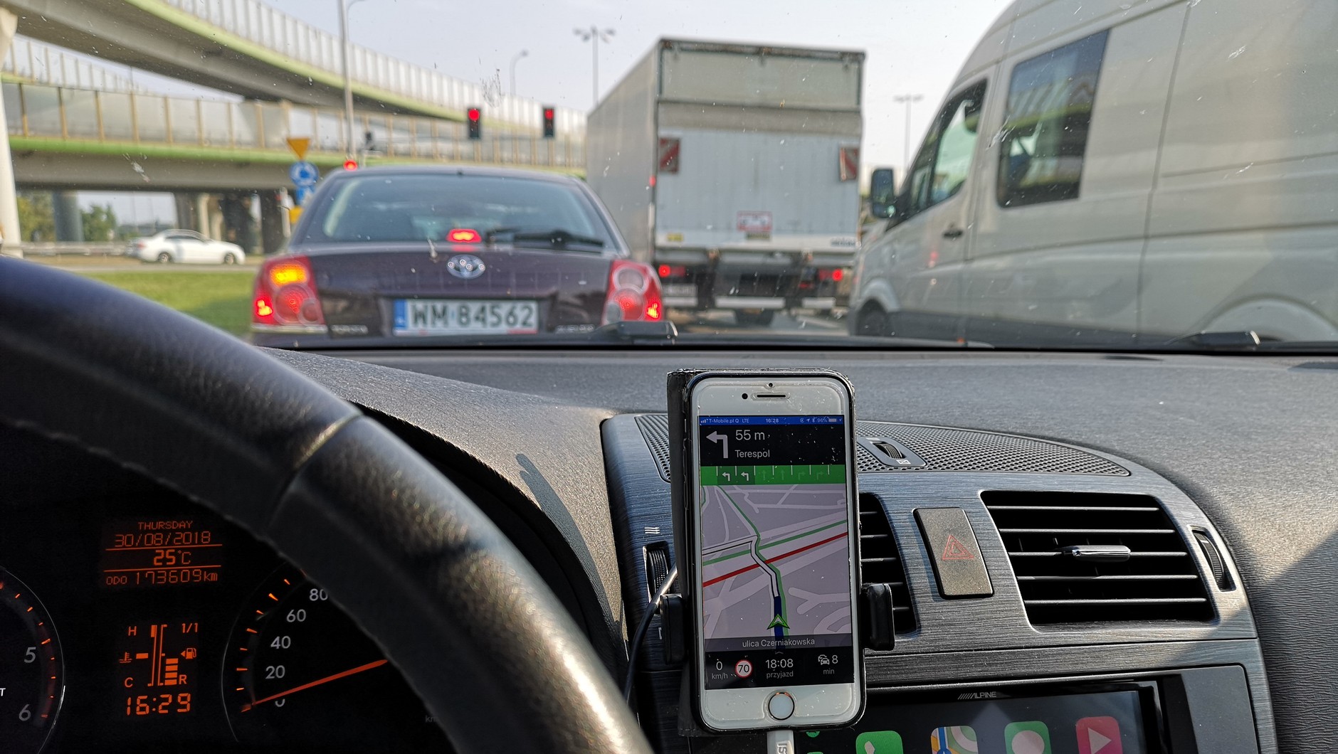 Nawigacja z funkcją omijania korków - we wrześniu z pewnością będzie prowadzić zupełnie inaczej niż w trakcie wakacji