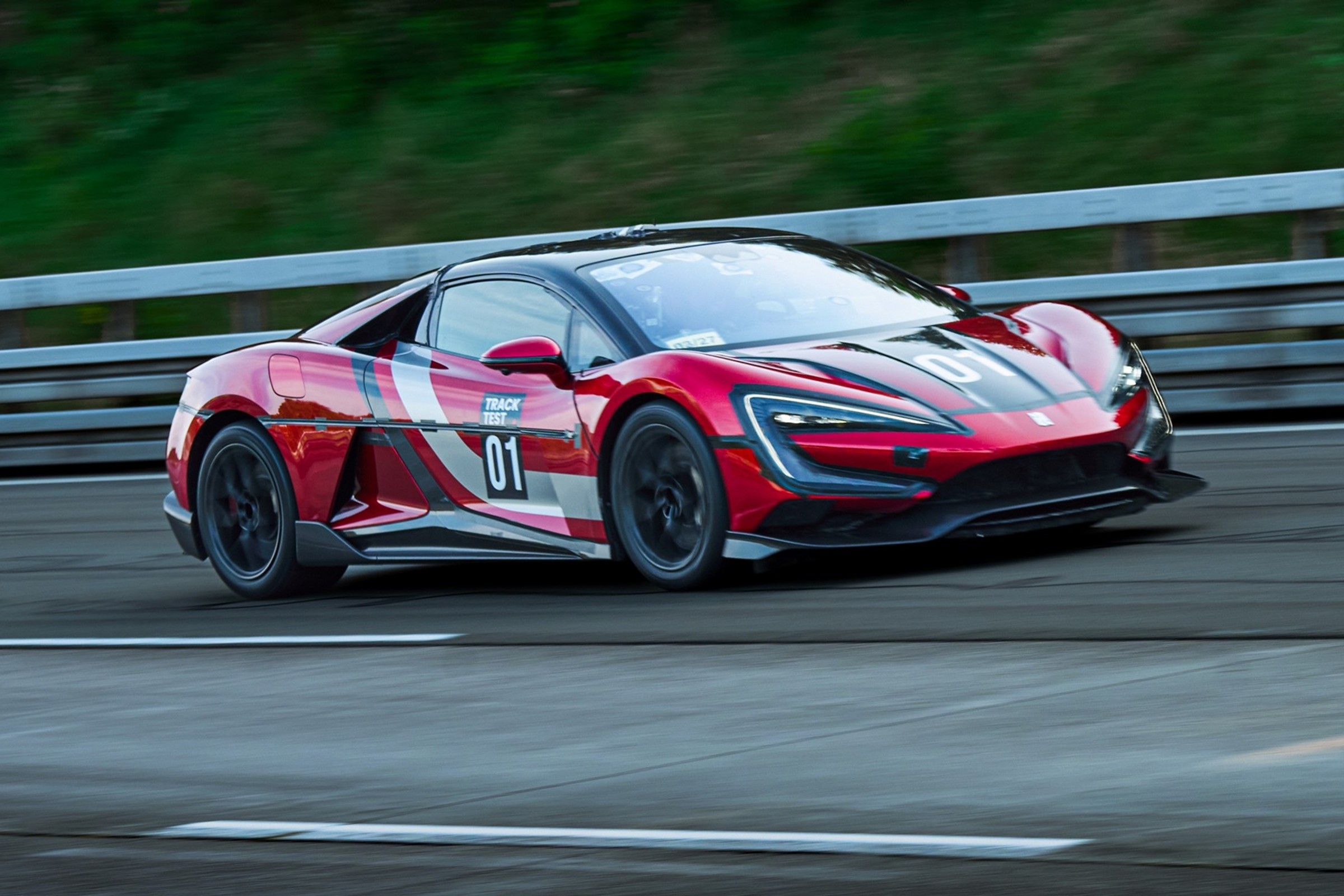 Ustanowili nowy rekord prędkości. BYD Yangwang U9 prawie odleciał z toru testowego