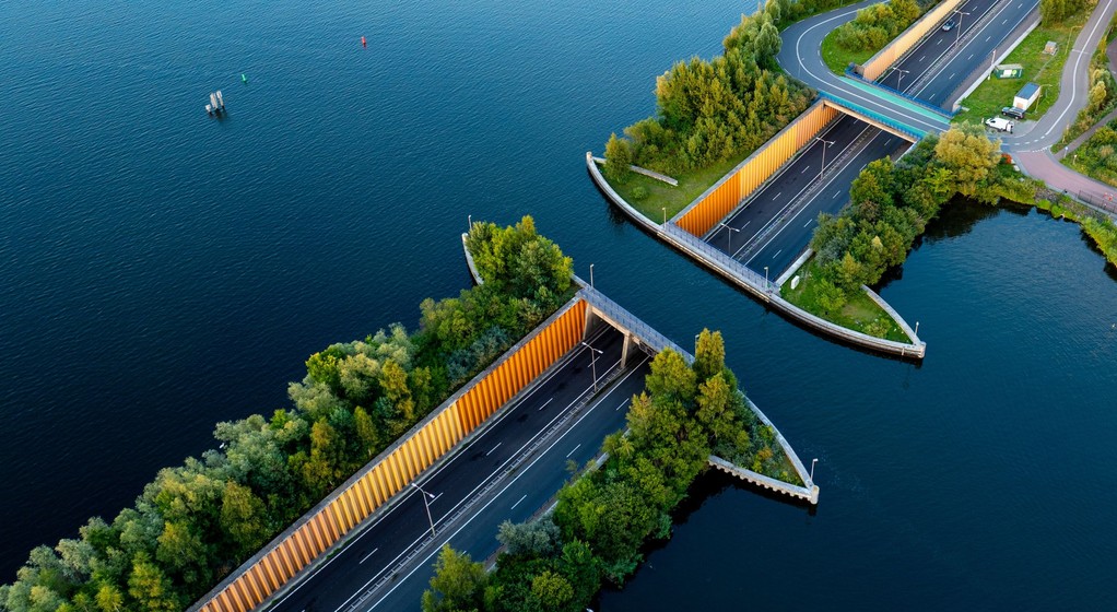 Most na jeziorze Veluwemeer (Holandia)