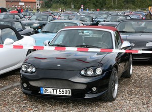Rekord Guinnessa pobity! Najdłuższy korowód Mazd MX-5