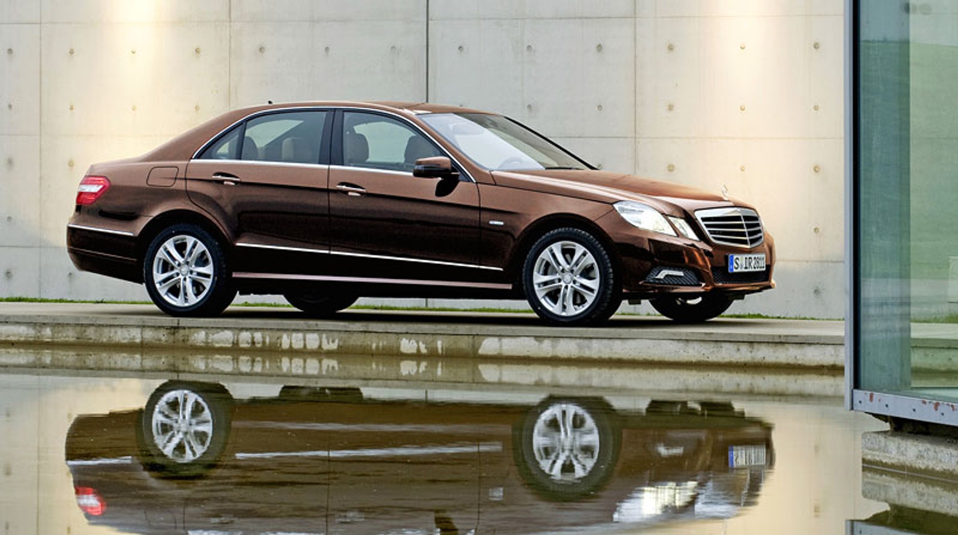 IAA Frankfurt 2009: Mercedes-Benz E - kombi nadjedzie jesienią, sedan kupiło 40 tys. osób