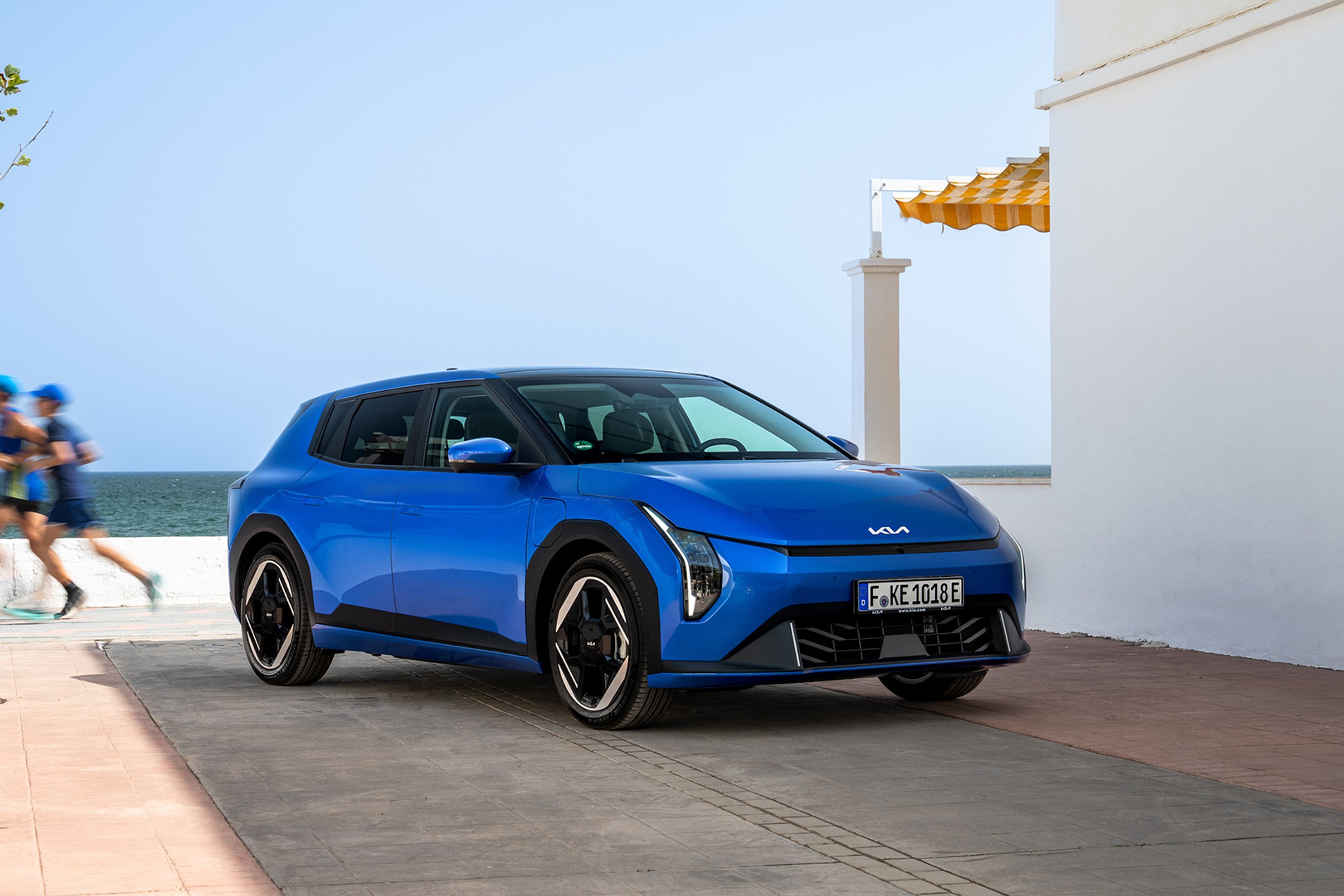 Motoryzacja zatacza koło: EV4 – nowy elektryk marki Kia – nie jest SUV-em i jest z tego dumny