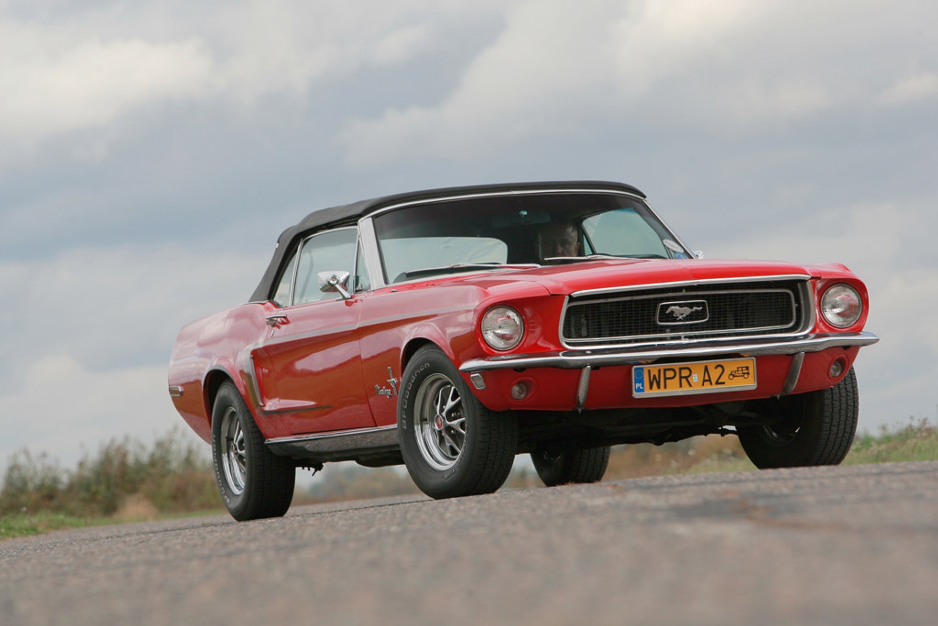 Ford Mustang I kontra Mustang V: klub koni mechanicznych