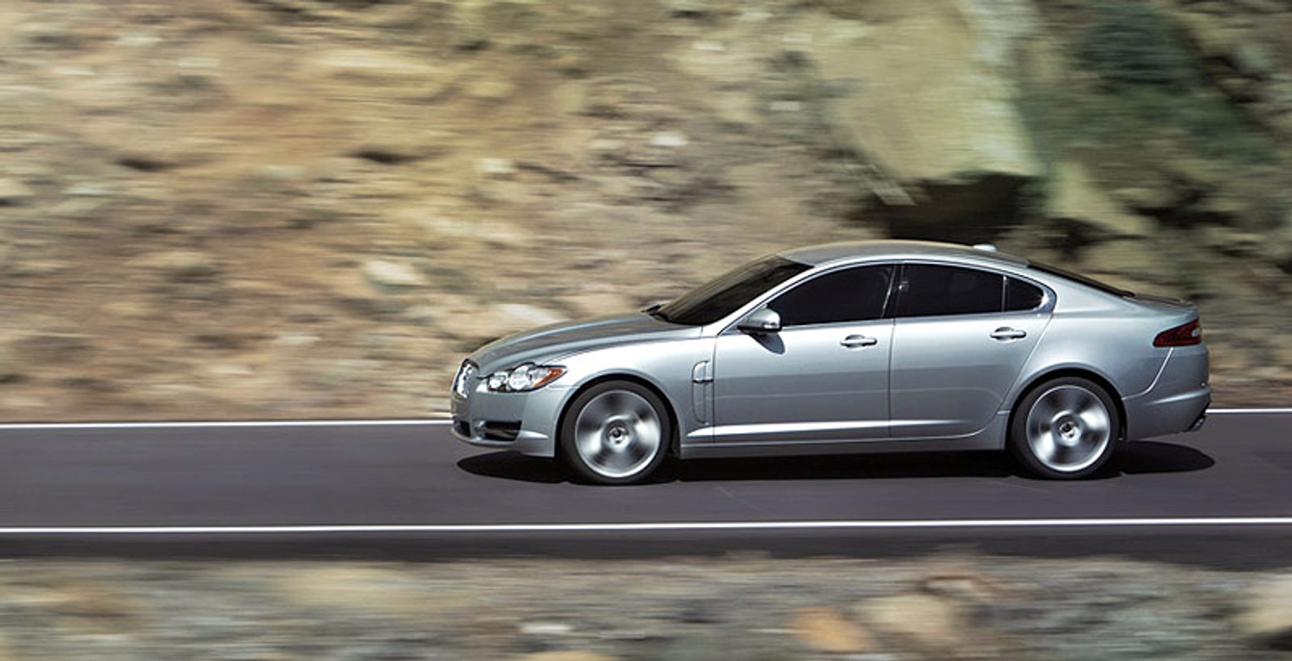 IAA Frankfurt 2007: Jaguar XF – kot ratunkowy (zdjęcia i informacje)