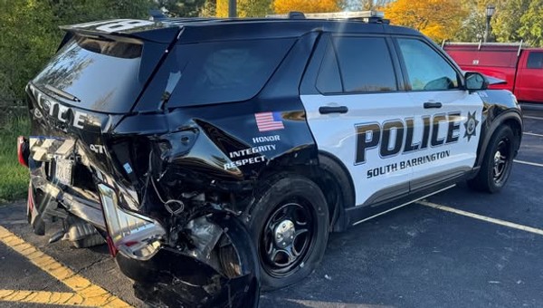 Kierowca Tesli zasnął za kierownicą i uderzył w radiowóz. Jechał na autopilocie