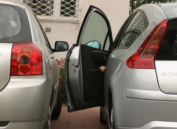 Kto zapłaci za szkodę na parkingu