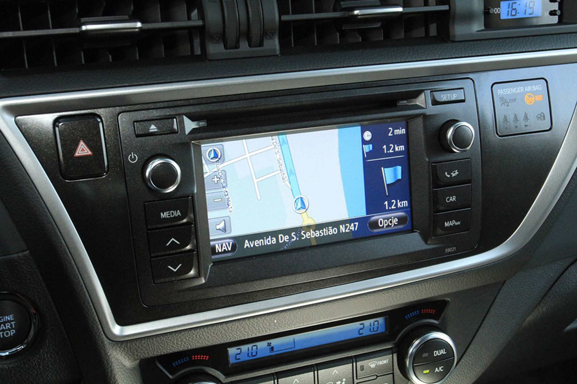 Nowa Toyota Auris: czy zagrozi Golfowi?