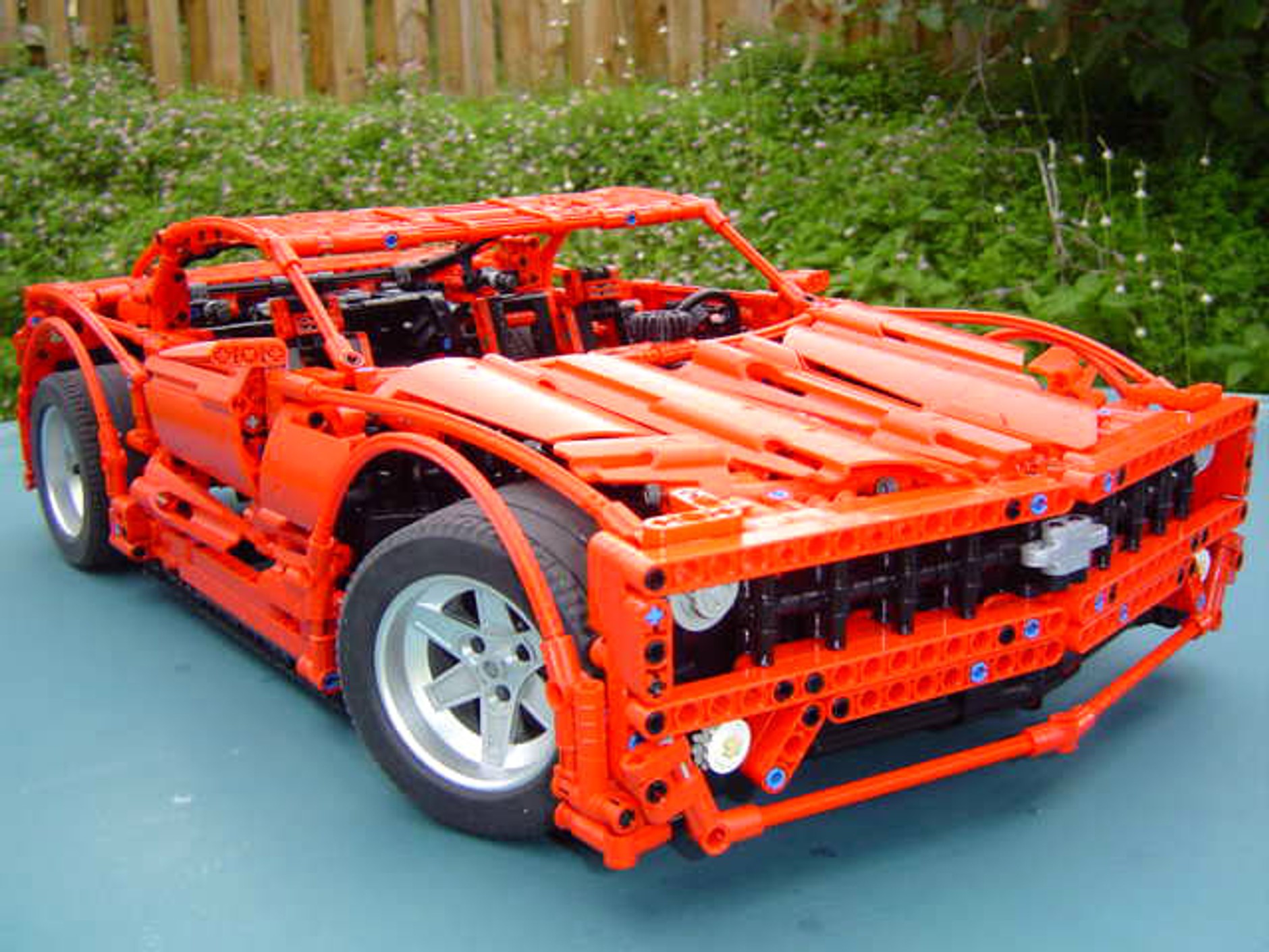 Zbuduj sobie samochód z Lego...