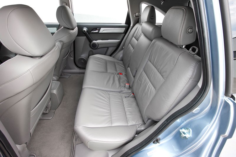 Honda CR-V: Modernizace vzhledu a nový motor 2.2 i-DTEC se samočinnou převodovkou