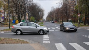 Kierowcy patrzą w prawo i jadą. Zapominają o lewej stronie na skrzyżowaniach równorzędnych