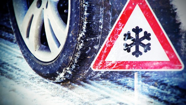 Hamowanie na śliskiej drodze