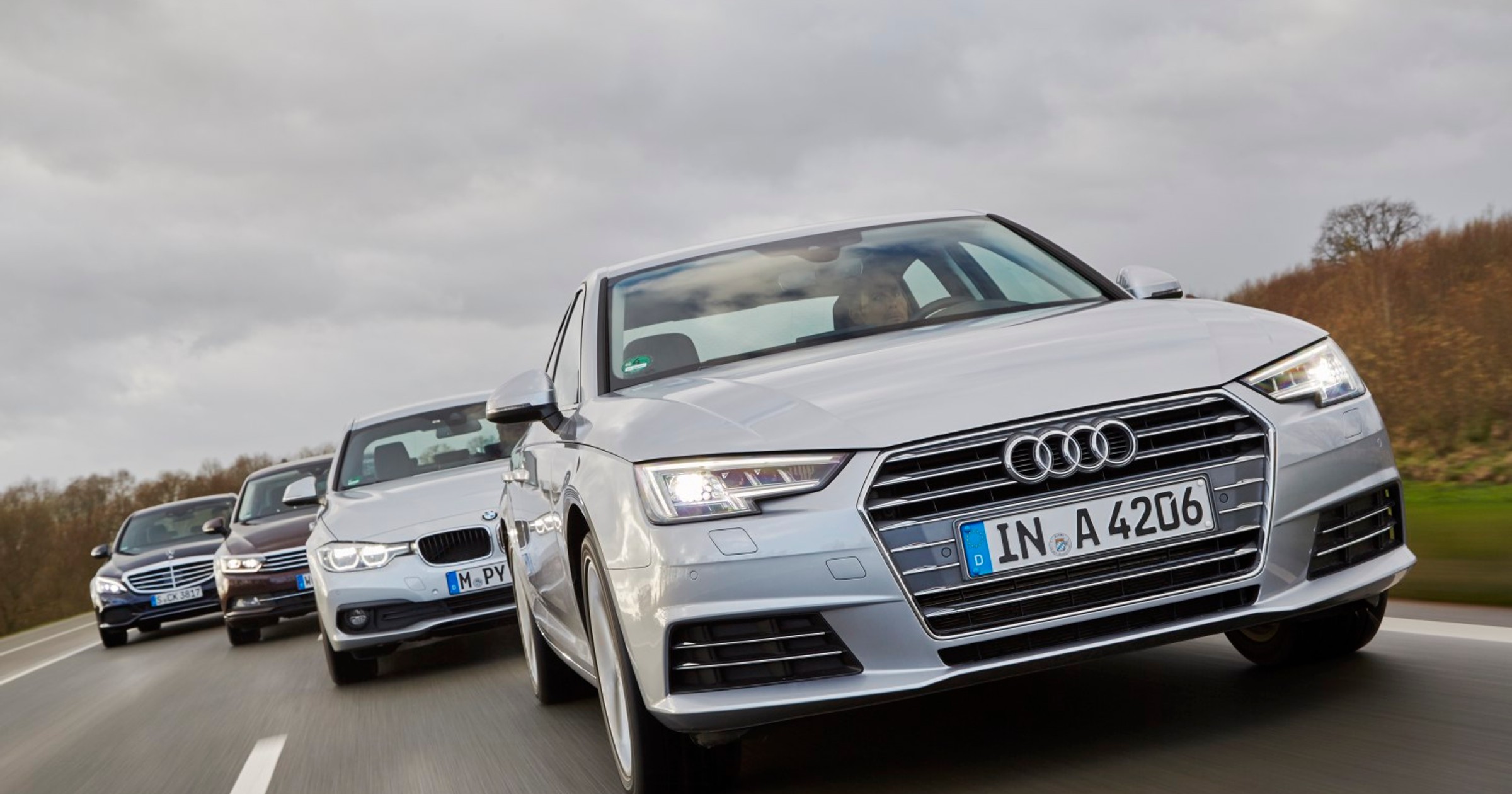 Benzynowe sedany - Audi A4, BMW 318i, Mercedes C 180 i VW Passat