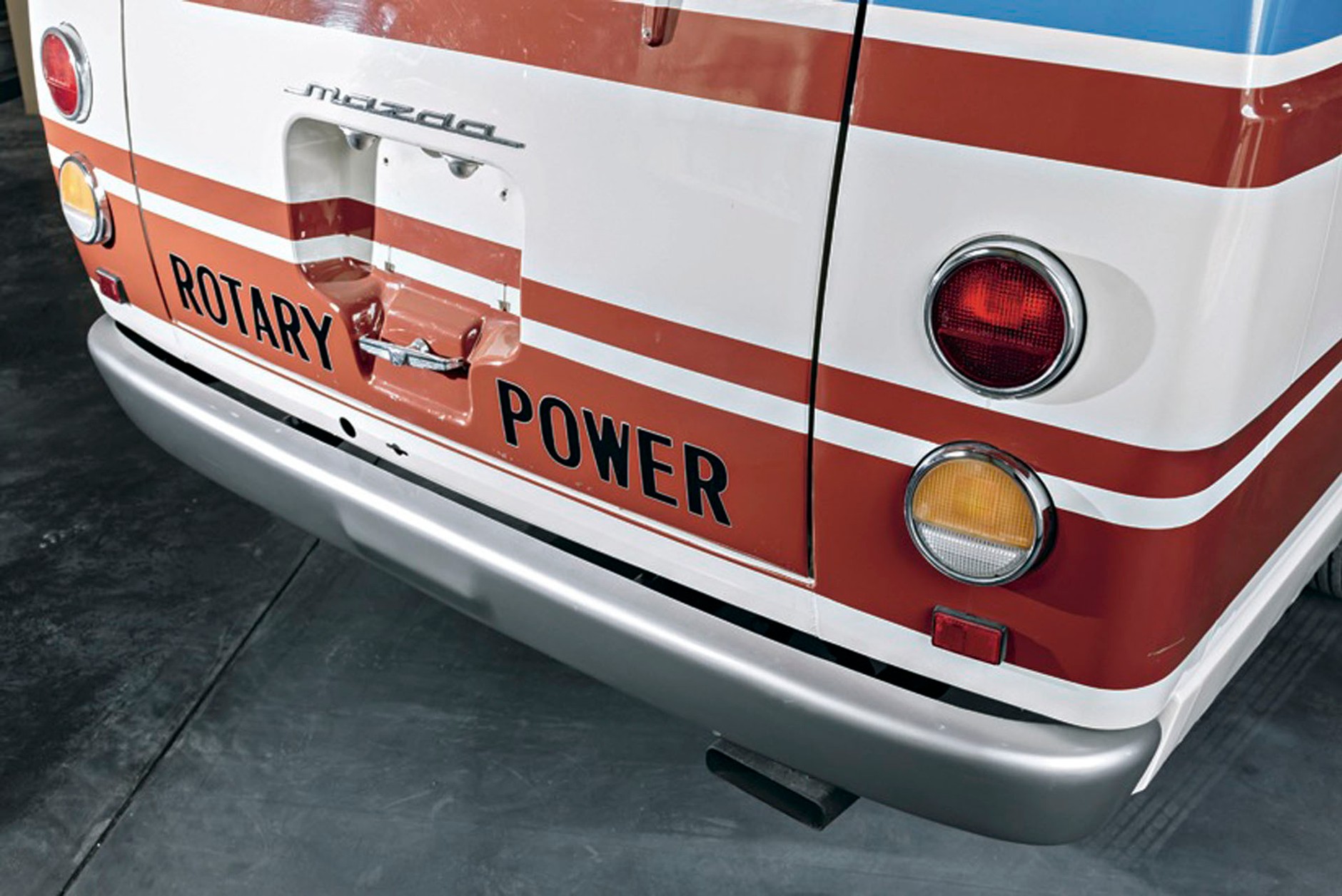 Mazda Parkway 26 - jedyny autobus z wanklem