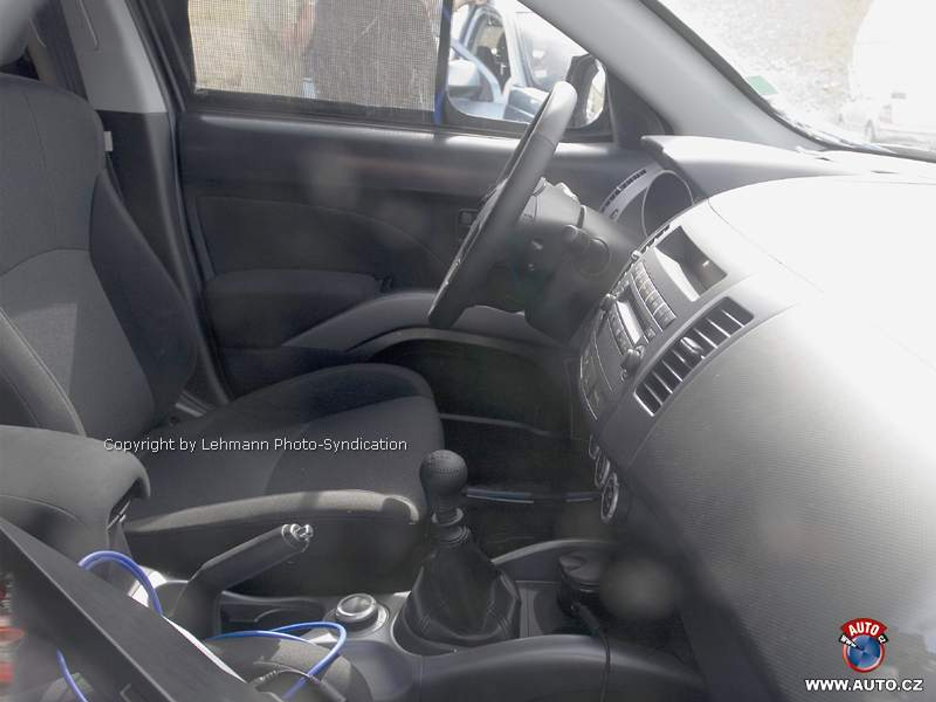 Zdjęcia szpiegowskie: nowe SUVy Peugeota i Citroena pojawią się w roku 2007