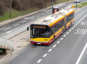 Sprawdź, jak dojechać na cmentarze w twoim mieście. Na drogach czeka sporo utrudnień