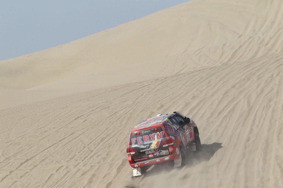 Dakar 2013: Hołowczyc zawiedziony, Sainz utknął na wydmach (2. etap, wyniki, galeria)