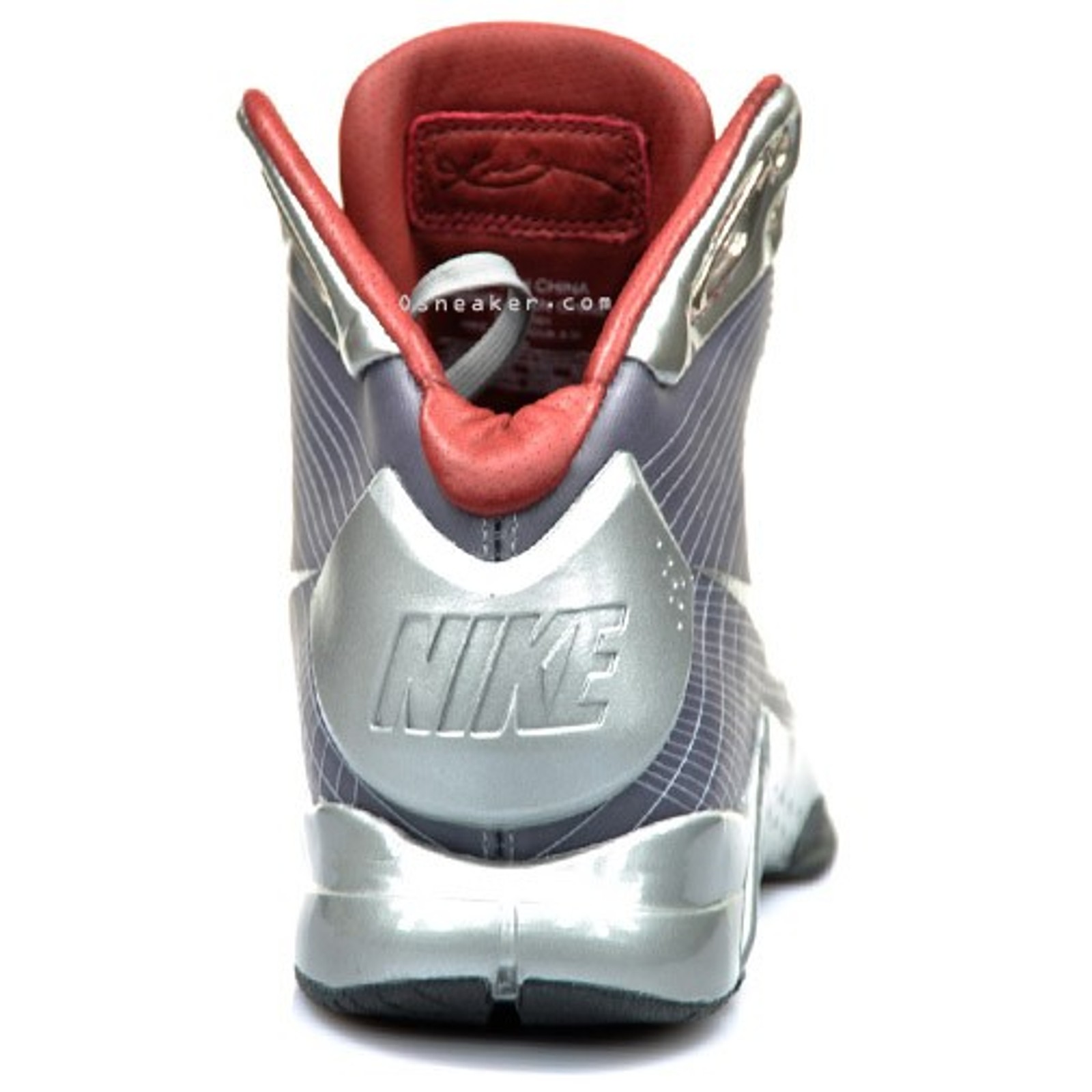 Aston Martin uszył buty dla Kobe Bryanta