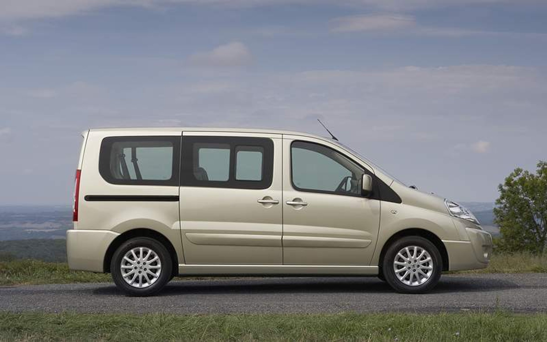 Peugeot Expert Tepee: Od minibusa do dostawczaka