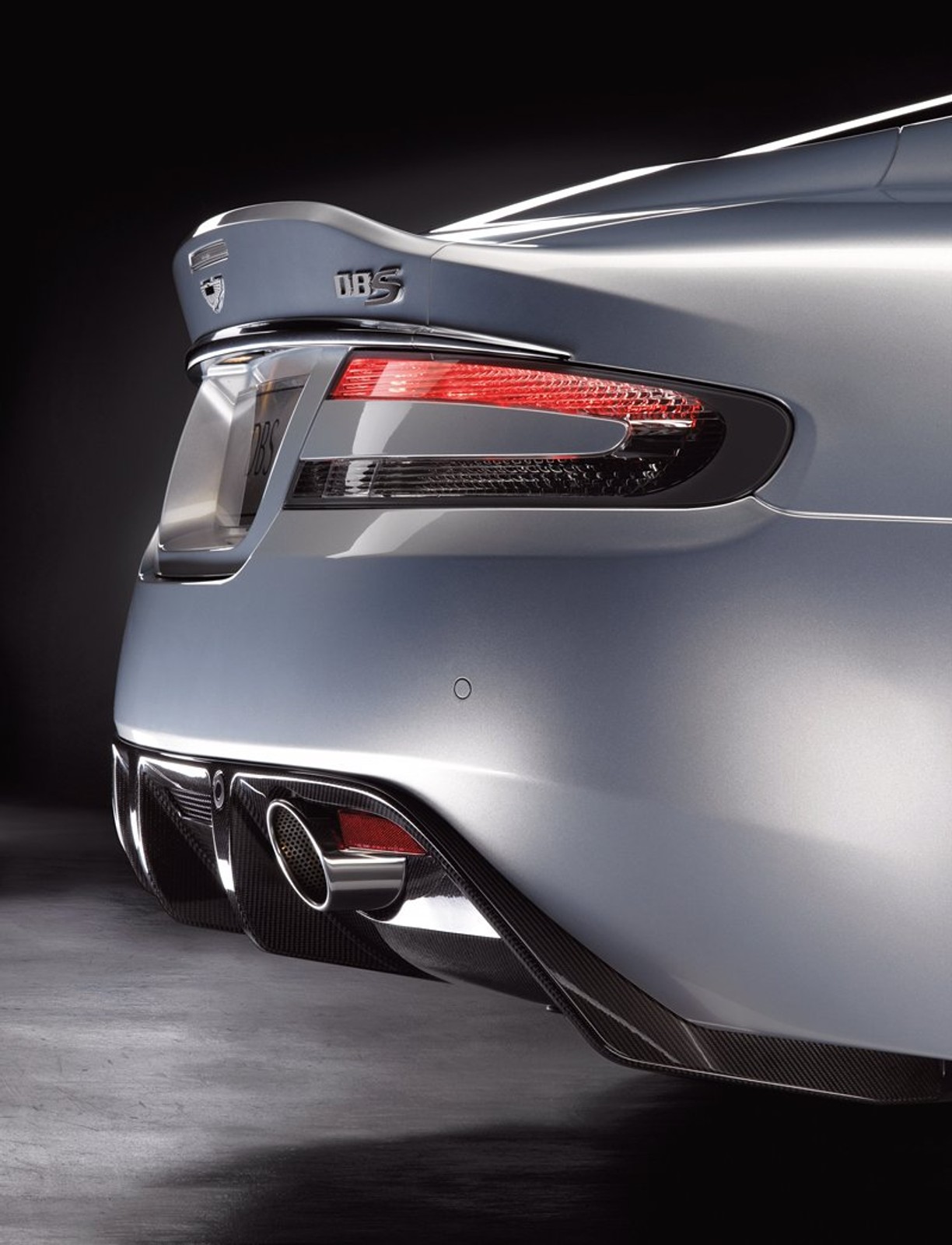 Nowy Aston Martin DBS w Pradze: oficjalne informacje i zdjęcia