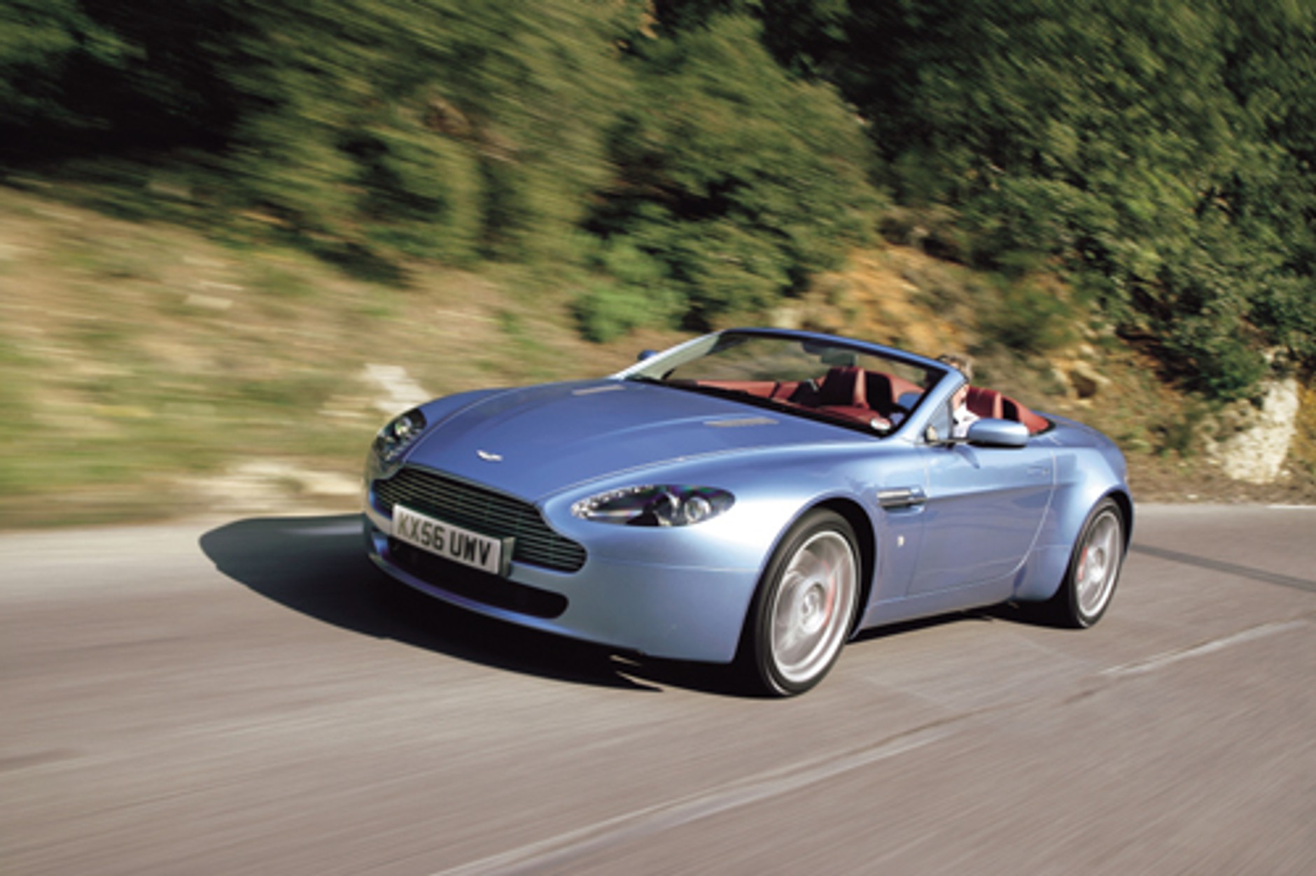 Aston Martin V8 Vantage Roadster - Od pierwszego wejrzenia