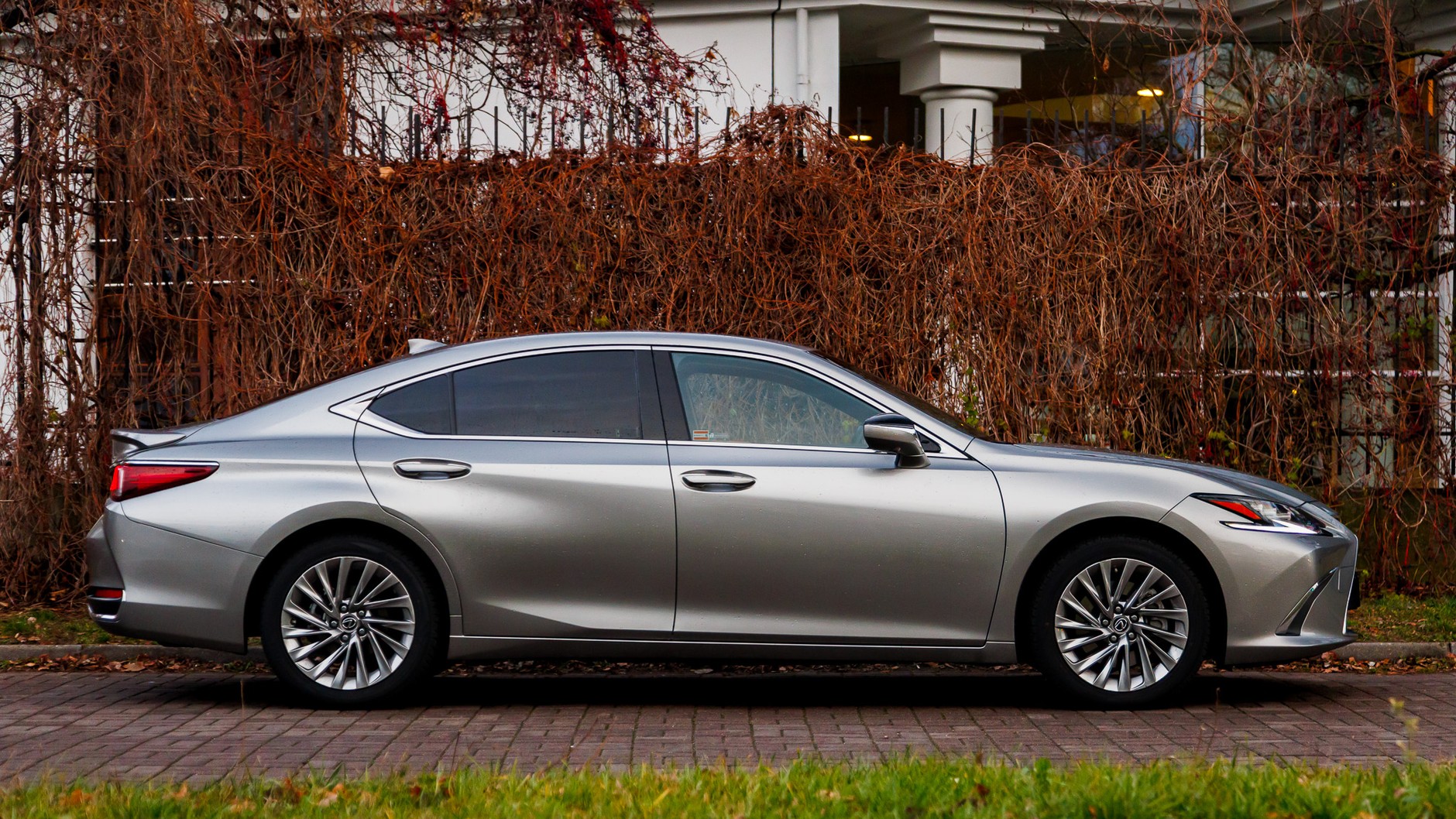 2024 Lexus ES300h