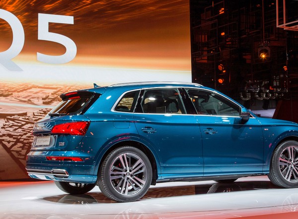 Premiery Audi w Paryżu: nowe Q5 i RS 3 Limousine