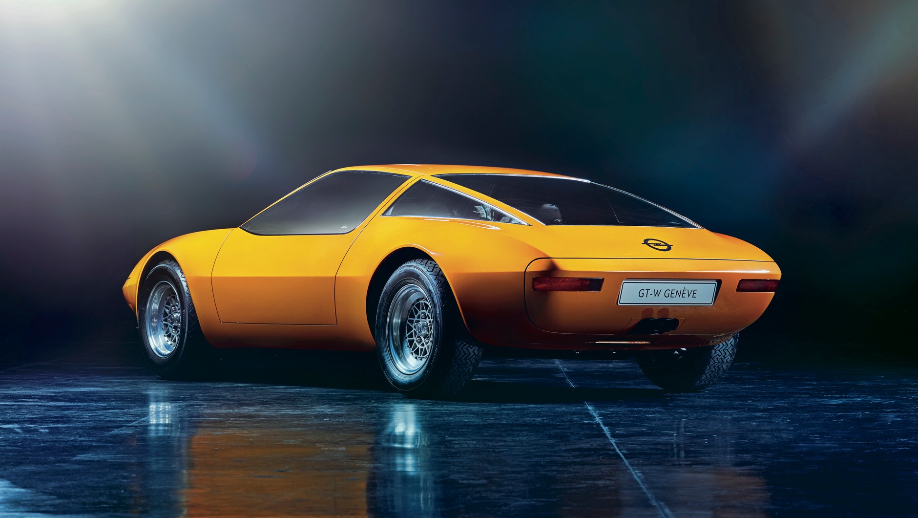 GT na Genewę. GT/W Genève zostało zbudowane na studyjnej Corvette z centralnym silnikiem Wankla. W 1975 roku auto miało jedynie charakter concept car