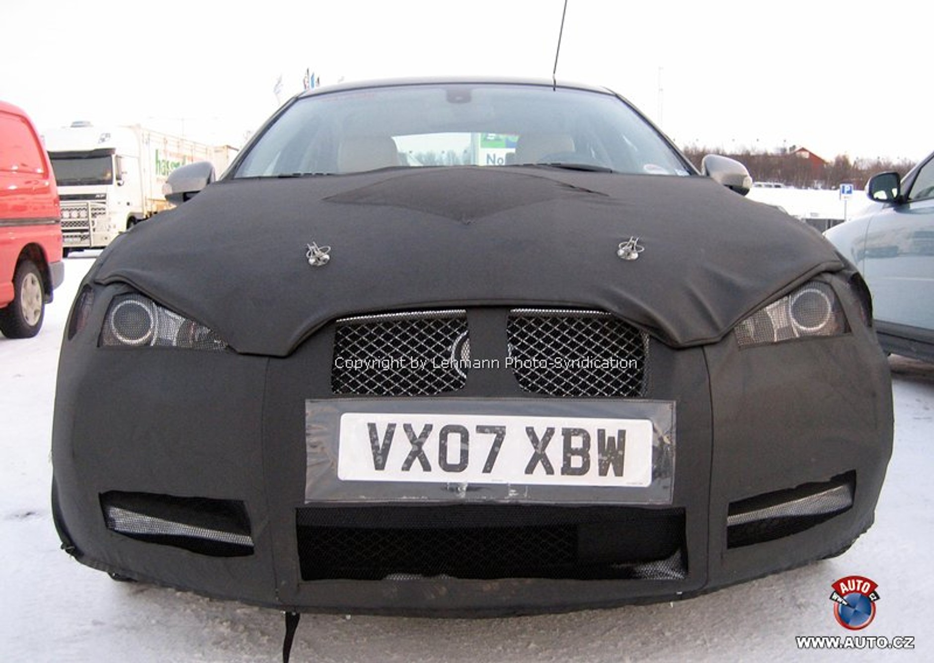 Zdjęcia szpiegowskie: Jaguar XF – sedan to tylko początek