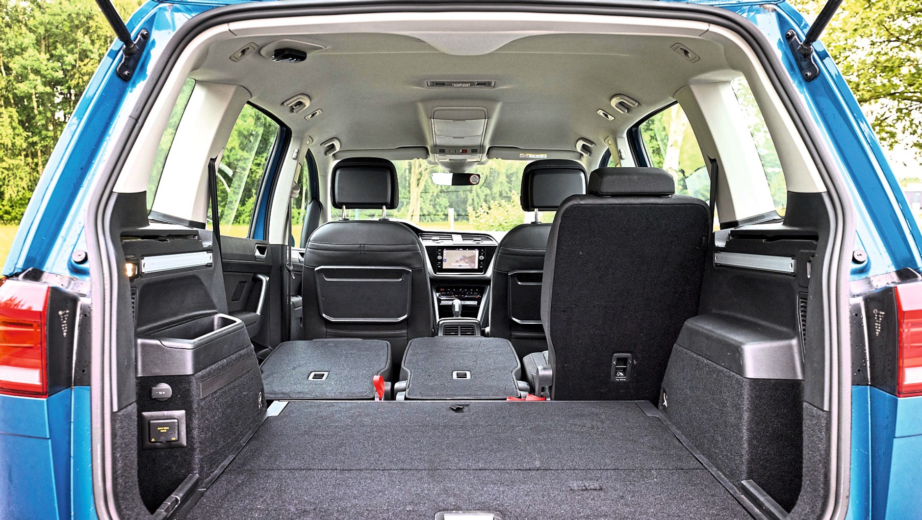 Volkswagen Touran: największym atutem modelu jest olbrzymie, praktyczne wnętrze. 