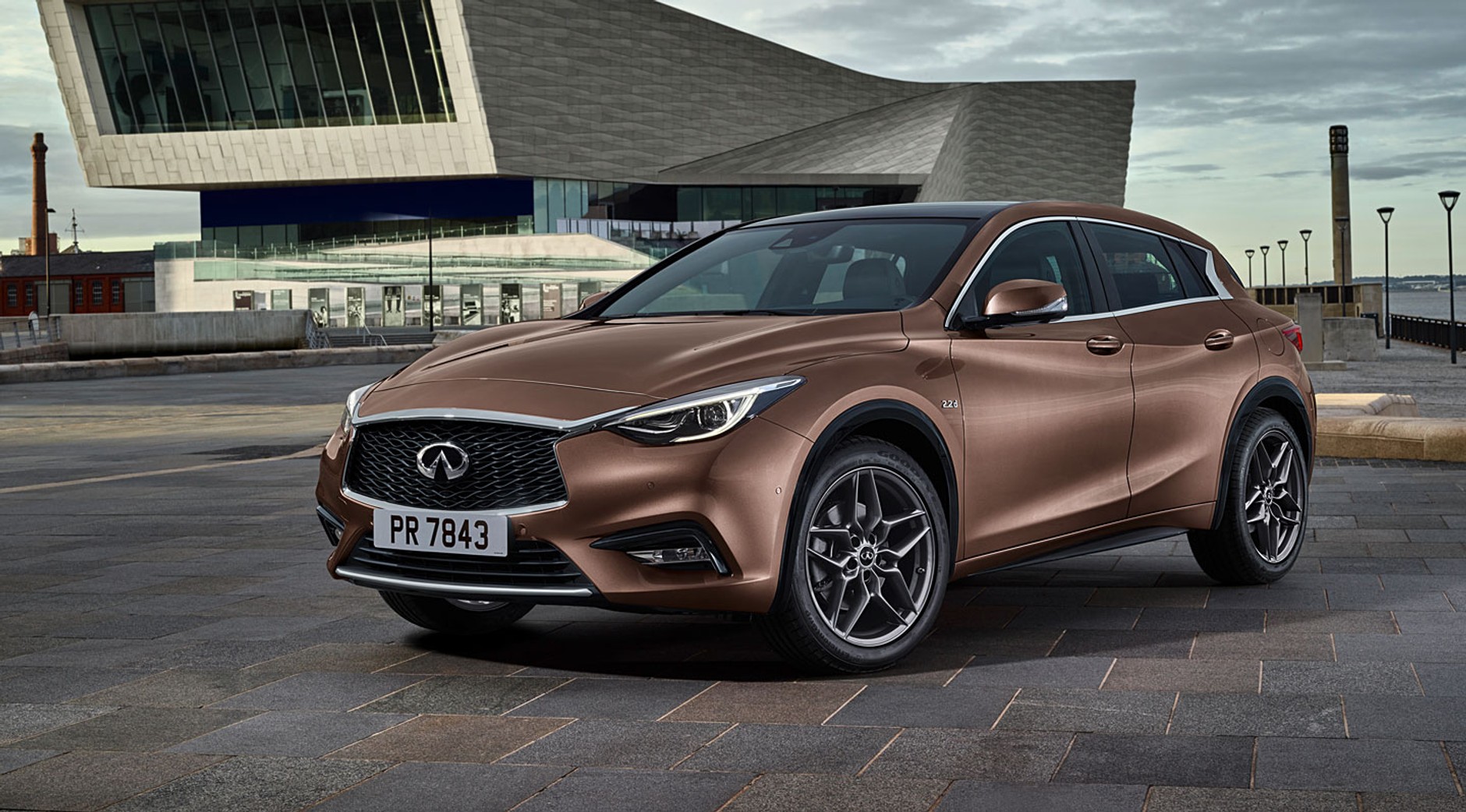 Infiniti Q30: rozpoczęto produkcję seryjną