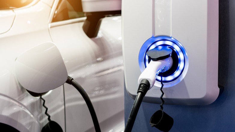 ładowanie samochód elektryczny