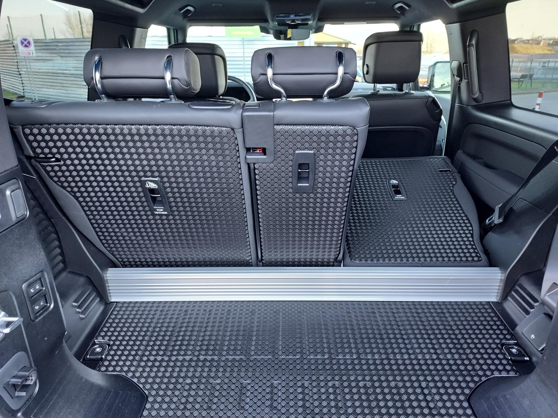 Land Rover Defender 90