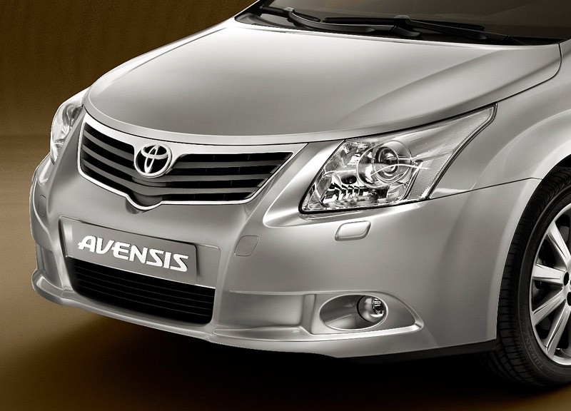 Paryż 2008: Toyota Avensis - nowe zdjęcia sedana i kombi