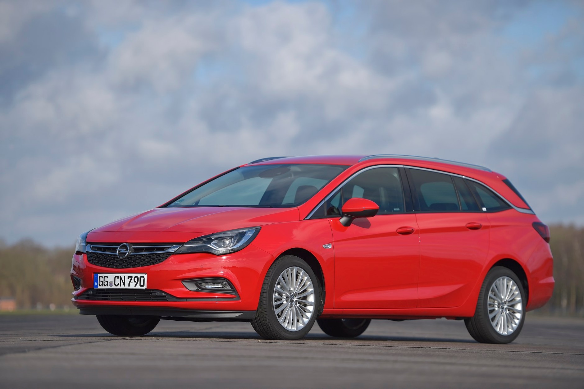 Uwodziciele rodzin - Kia cee'd SW, Opel Astra Sports Tourer, Peugeot 308 SW i Seat Leon ST