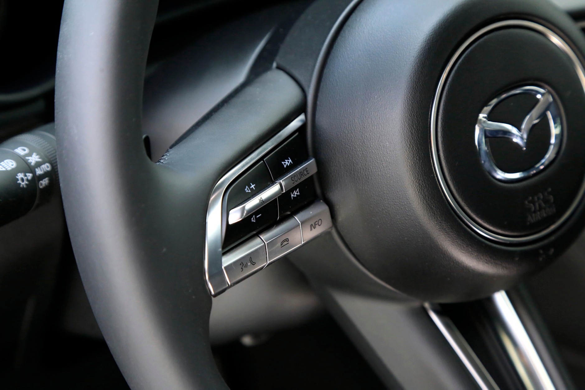 Mazda 3 Sedan 2.0 Skyactiv-G Hikari