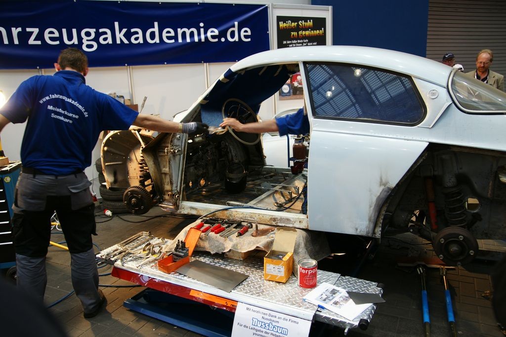 Techno Classica Essen 2010: targi rekordów - zaprzeczenie kryzysu w motoryzacji (galeria)