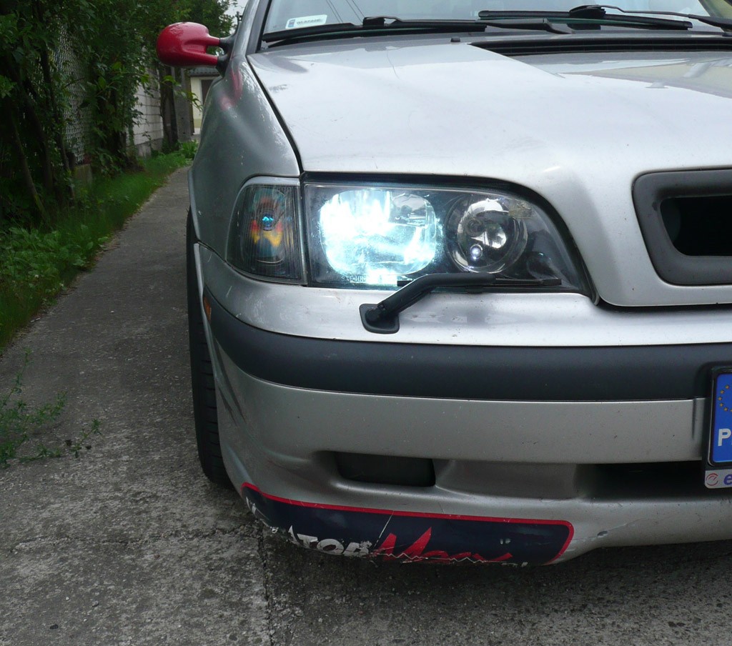 Ksenony, diody i neony: zobacz co możesz zamontować w aucie