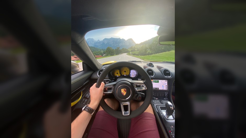 Porsche 718 Cayman T (982c) – podróż w Alpy