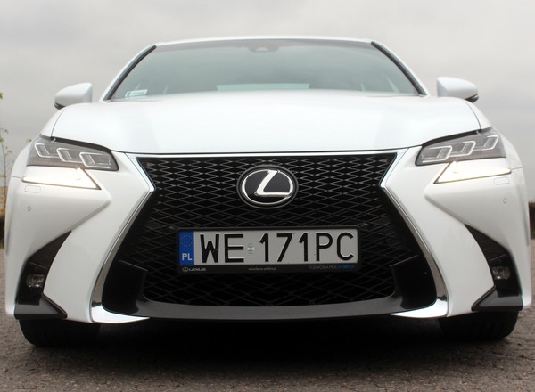 Tylko w Polsce Lexus wzywa do serwisu ponad 5 tys. samochodów. Problem jest poważny