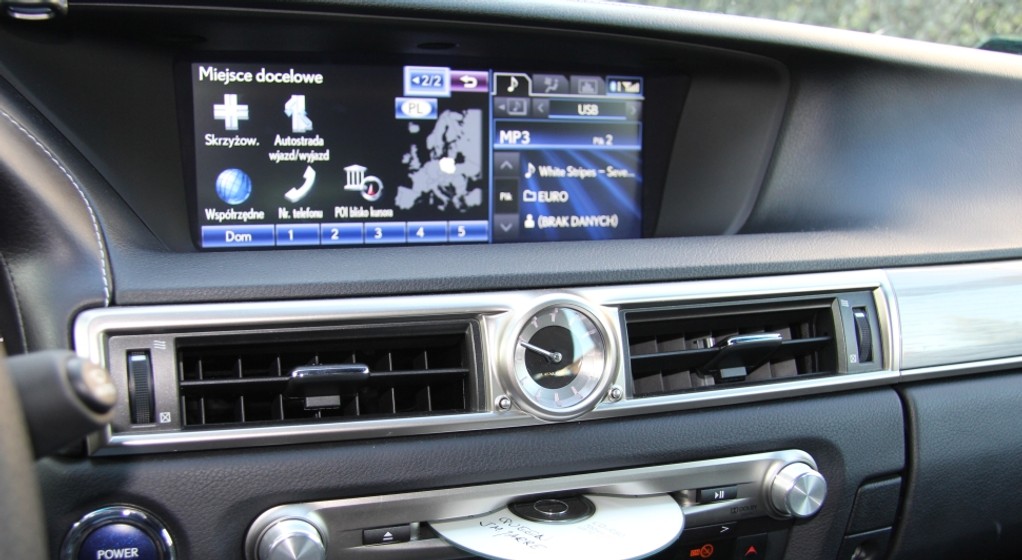 Lexus GS 450h z systemem Mark Levinson.