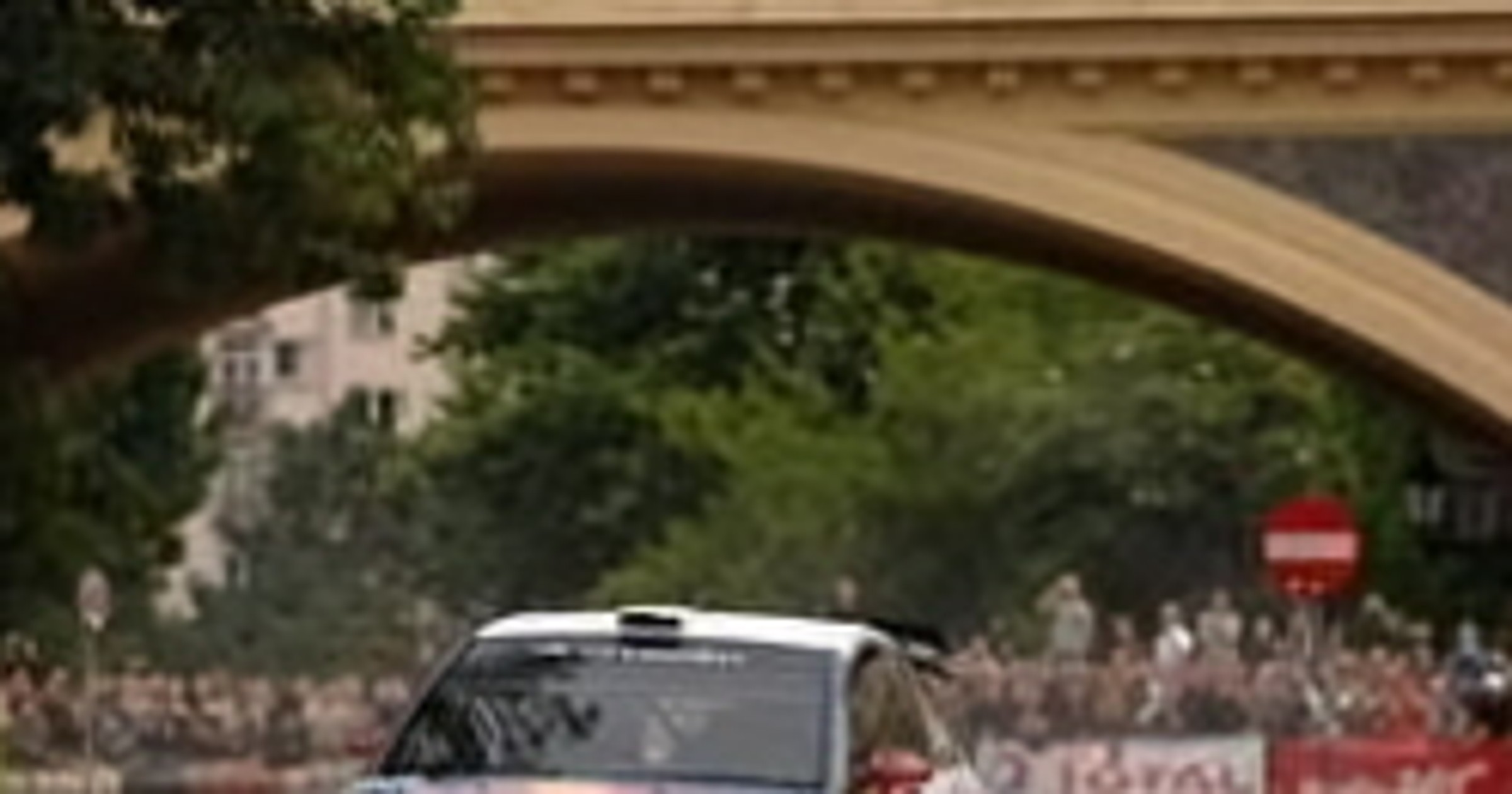 Sébastien Loeb i Dani Sordo jeździli po Karowej
