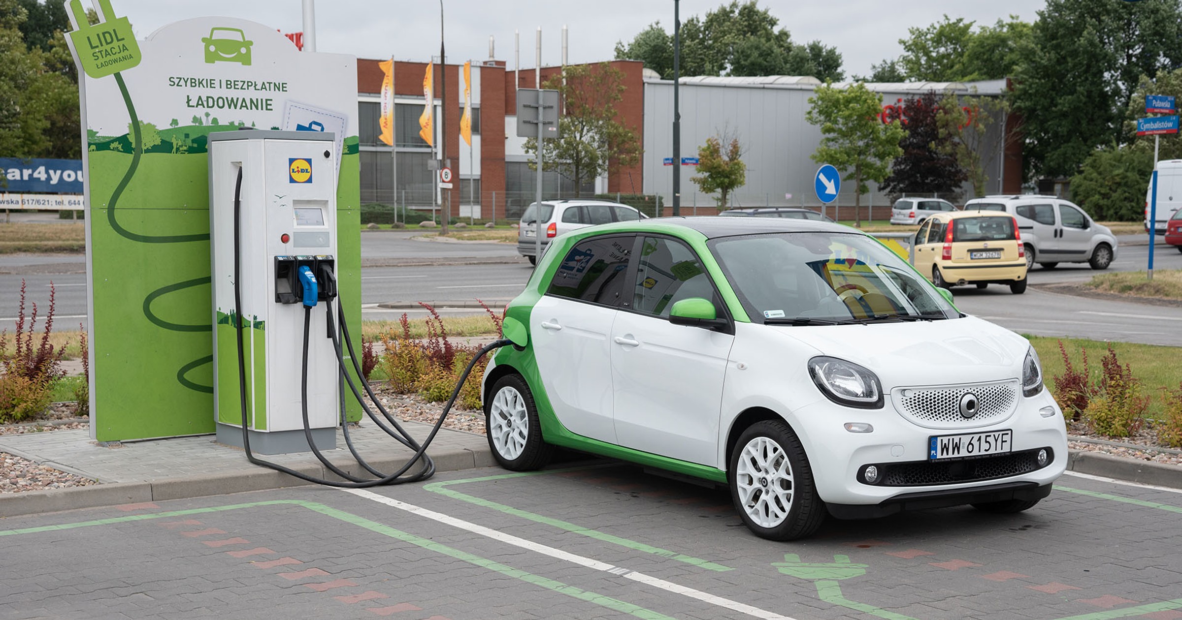 Ładowanie auta elektrycznego