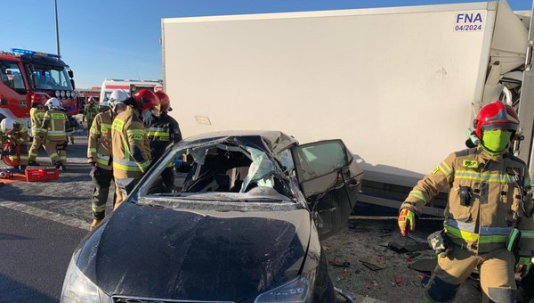 Droga S8 w Warszawie: dwa wypadki sparaliżowały ruch