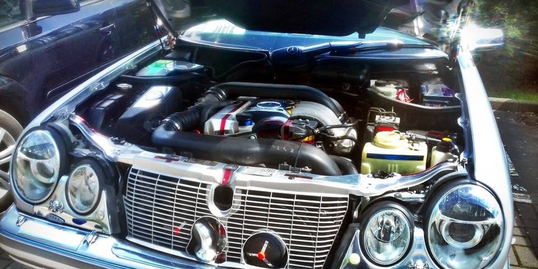 Mercedes E S210 "okularnik" - oszpecony z miłości, jest na sprzedaż