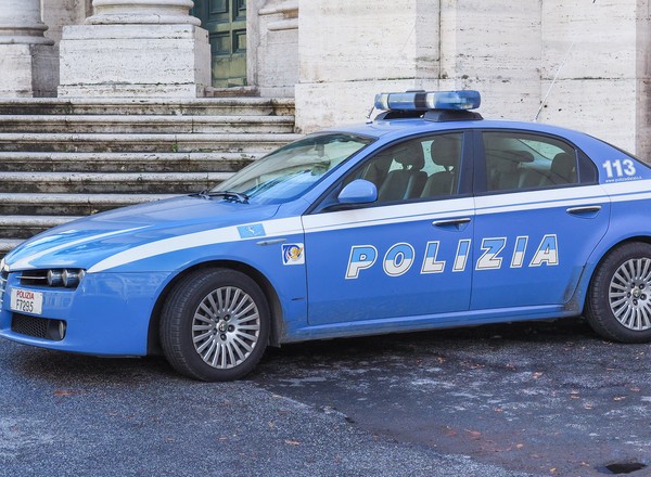 Kobieta jechała autostradą na wrotkach. Policjanci nie mogli w to uwierzyć