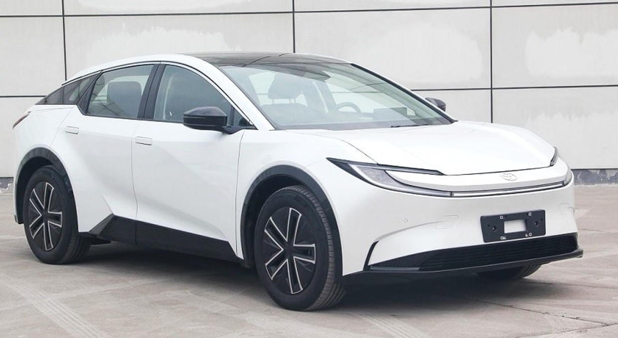 Wyciekły zdjęcia: tak wygląda nowa Toyota z chińskim napędem BYD
