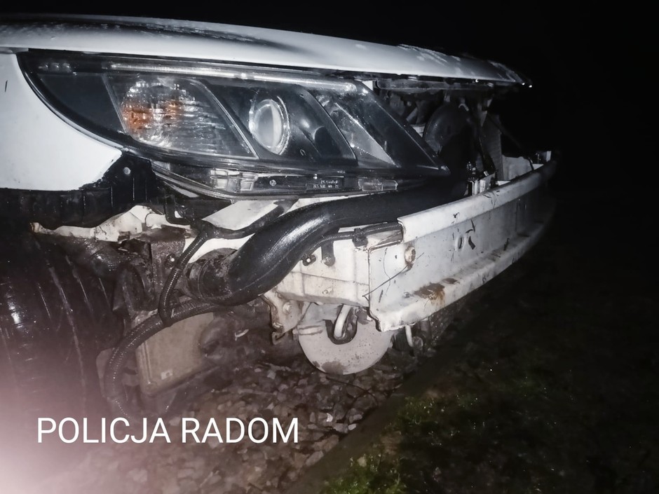 Samochód, którym kierowca doprowadził do pięciu kolizji