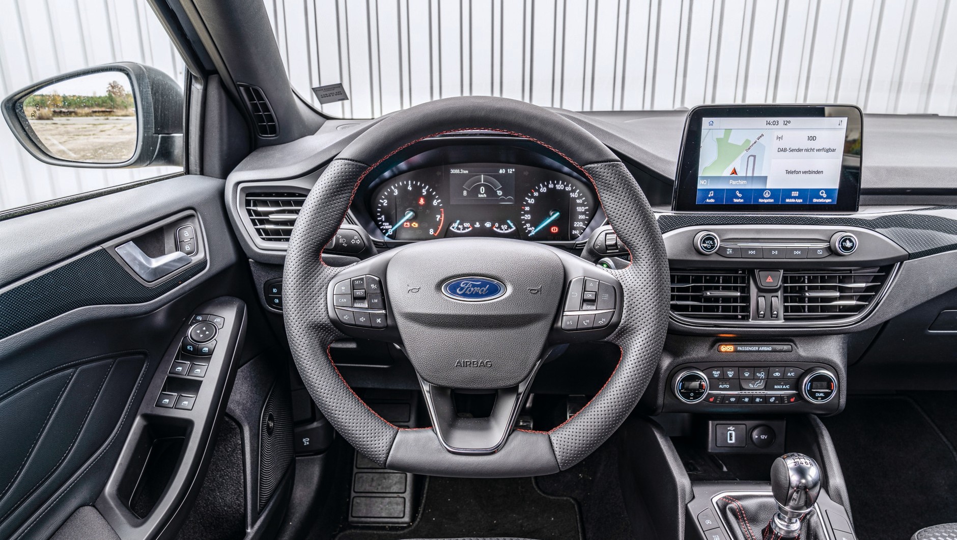 Ford Focus 1.0 EcoBoost Hybrid - kokpit