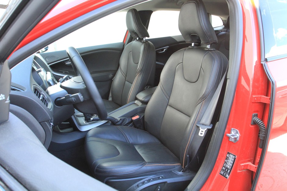 Volvo V40 T5